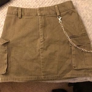 NWOT F21 S Army green cargo skirt w chain